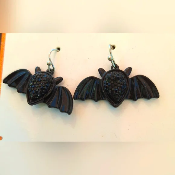 Black Bat Earrings NWT - Picture 1 of 3